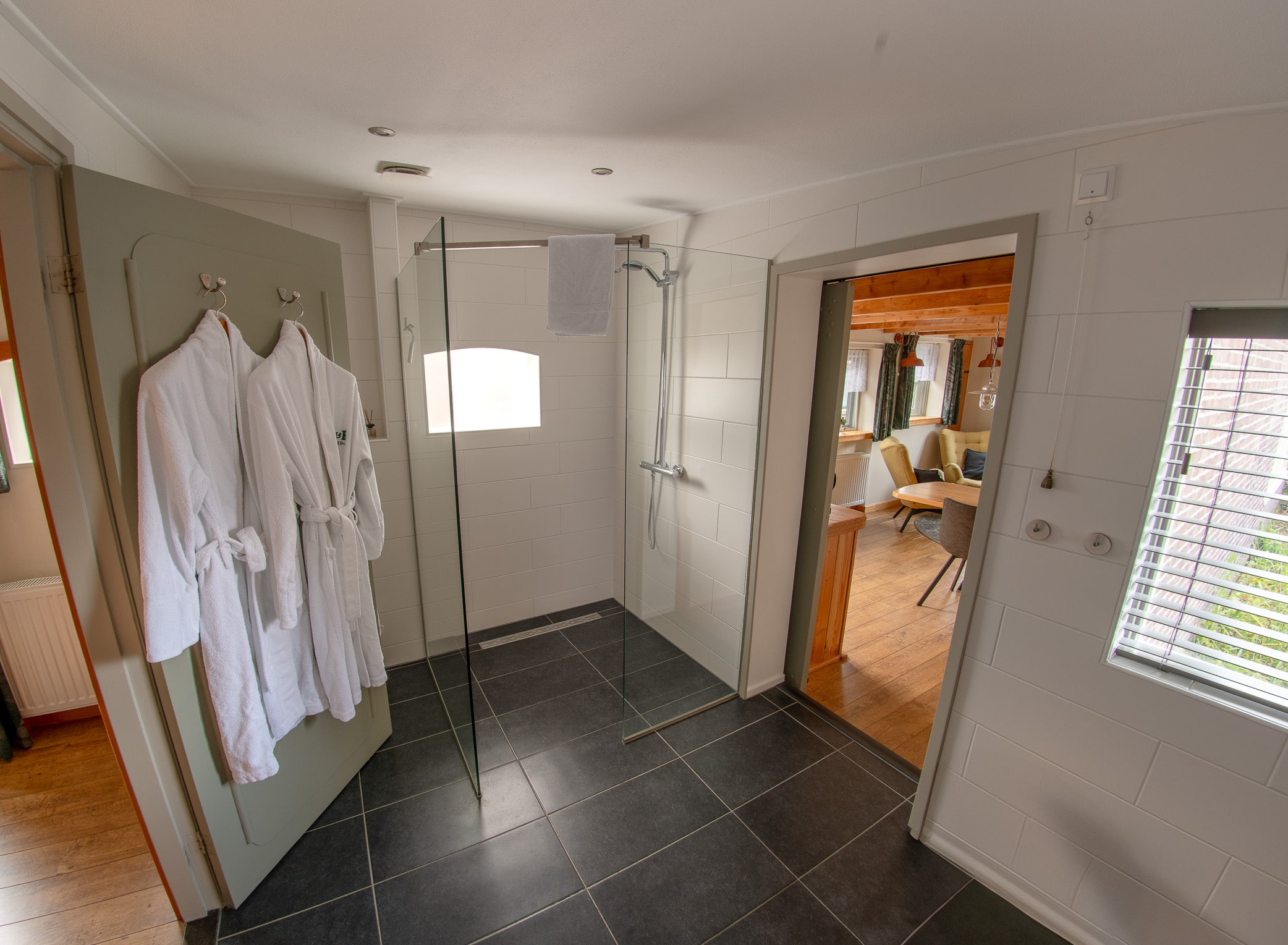 Badkamer met douche