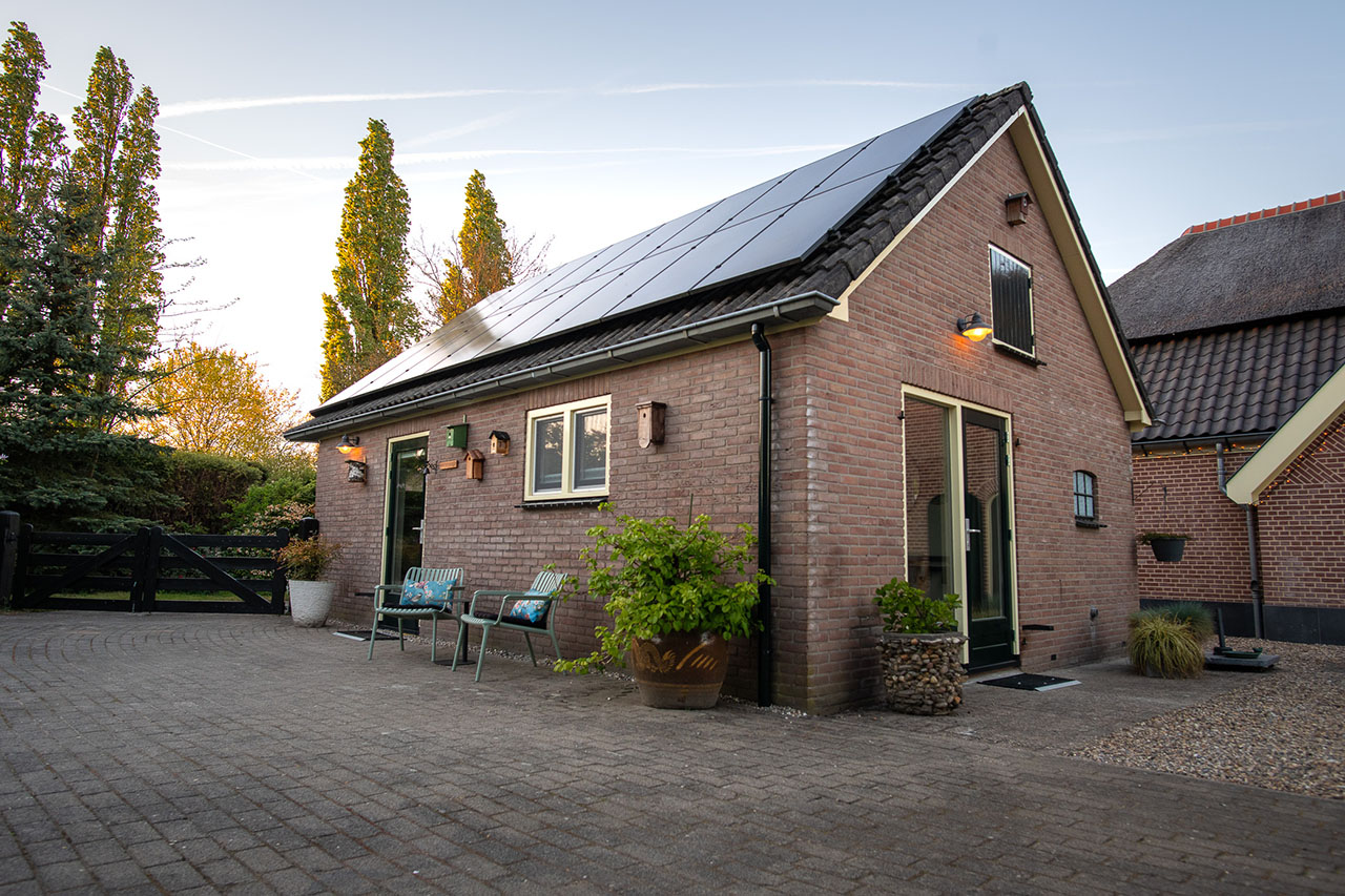 Het Vogelhuisje exterieur avond